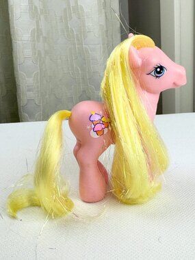 2006 G3 MLP Cupcake My Little Pony Scootin' Along with Cupcake